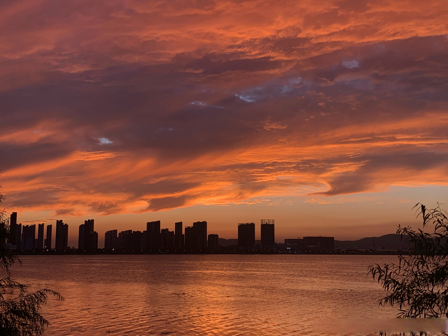 晚霞视频苹果调色版(晚霞视频素材下载无水印)-第7张图片-有道翻译官网